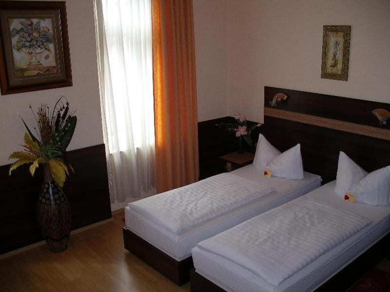 Hotel Elbe Street 34 Frankfurt am Main Room photo