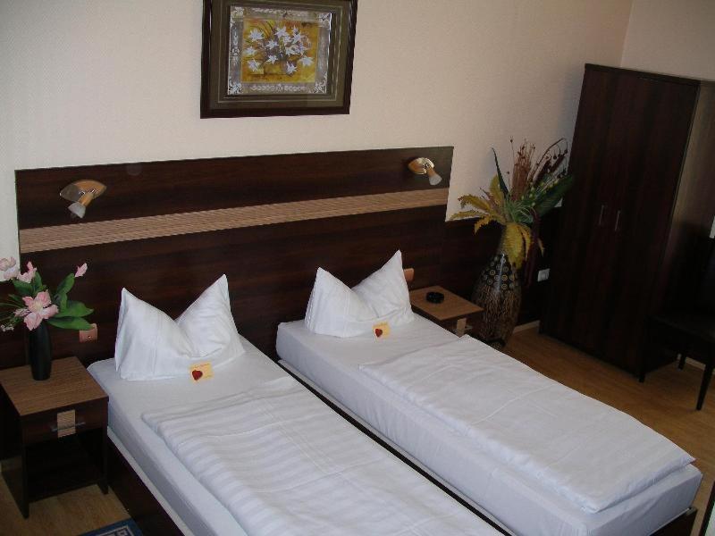 Hotel Elbe Street 34 Frankfurt am Main Room photo