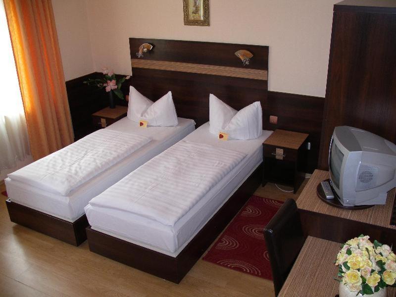 Hotel Elbe Street 34 Frankfurt am Main Room photo