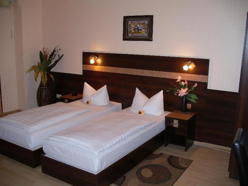 Hotel Elbe Street 34 Frankfurt am Main Room photo